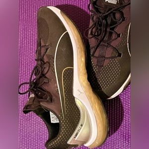 Women athletic trainer